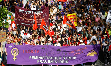 파업에 참가한 취리히 여성들 (*출처: ZEIT ONLINE)