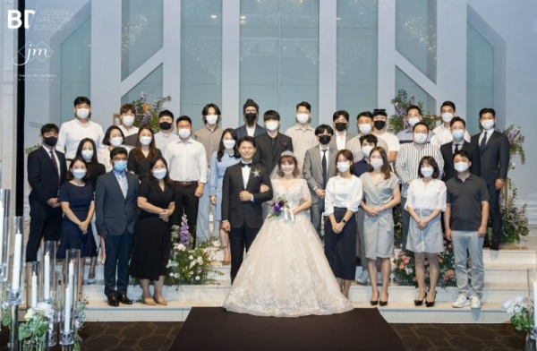 개그맨 권미진 결혼식 단체사진(해피메리드컴퍼니 제공)