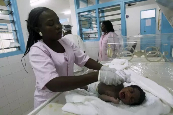 아프리카 코트디부아르의 한 산과병원(출처-르몽드)