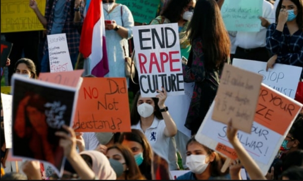 파키스탄의 강간범죄 항의시위(출처-더 가디언)
