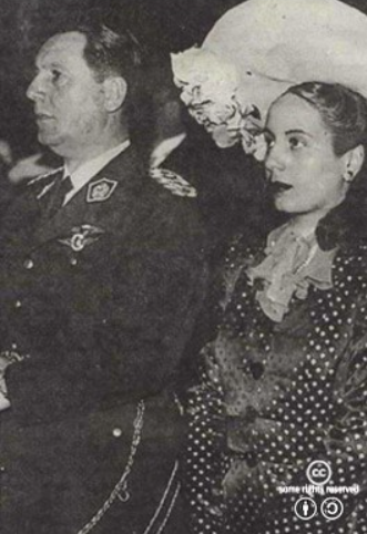 1945년의 후안 페론과 에바 페론. 그녀 나이 26세 때이다.(출처-en.wikiepdia.org)