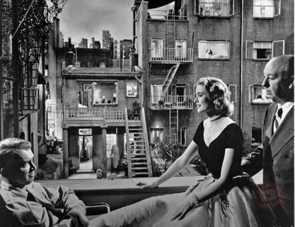 영화 ‘이창’(1954) 출연 당시 상대역을 맡은 제임스 스튜어트, 히치콕 감독과 함께(출처-유튜브)