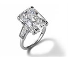 모나코의 레니에 3세가 켈리에게 청혼하기 위해 '까르띠에'에 의뢰해 반지를 특별 제작했다.(출처-까르띠에)