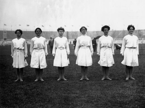 1908년 런던 올림픽에 출전한 덴마크 여성 체조선수팀(사진-인디펜던트)