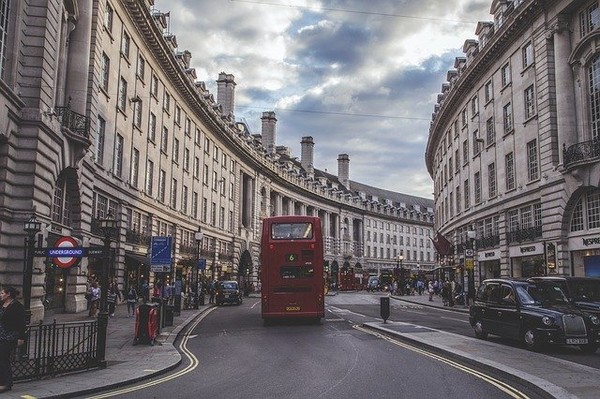 런던의 한 거리(출처-pixabay)